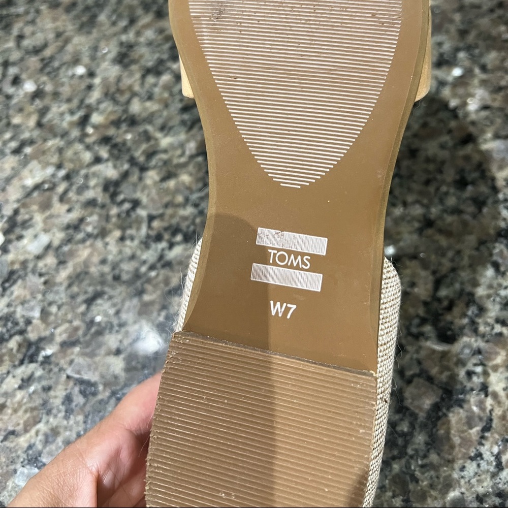 Toms slip on flats